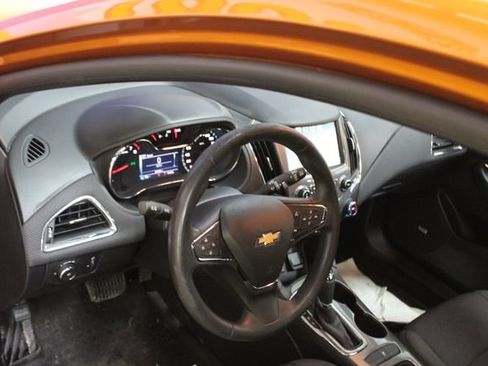 Used 2017 Chevrolet Cruze LT FWD image 14