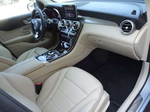 Used 2018 Mercedes-Benz GLC 300 w/ Premium Package image 22