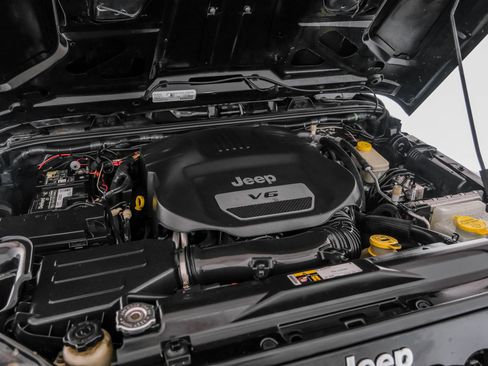 Used 2016 Jeep Wrangler Unlimited Rubicon image 48