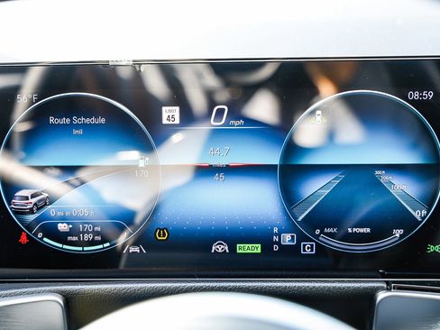 Used 2023 Mercedes-Benz EQB 300 4MATIC image 23