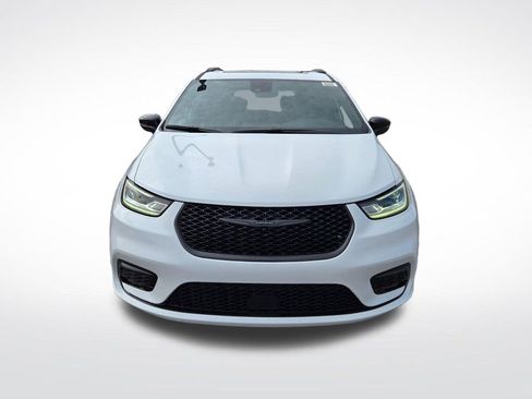 New 2026 Chrysler Pacifica Limited image 8