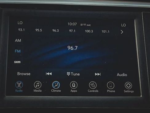 Used 2018 Chrysler Pacifica Touring-L FWD image 17