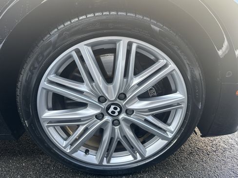 Used 2023 Bentley Flying Spur V8 image 31
