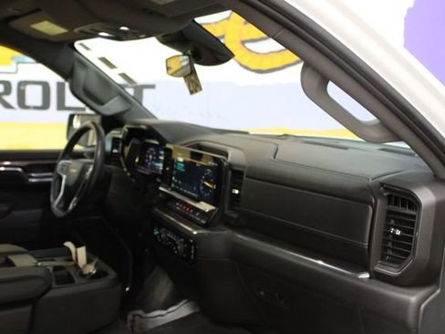 Used 2024 Chevrolet Silverado 1500 LT AWD/4WD image 12