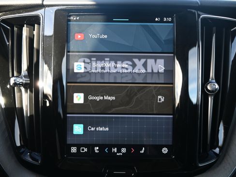 Used 2025 Volvo XC60 B5 Plus image 28