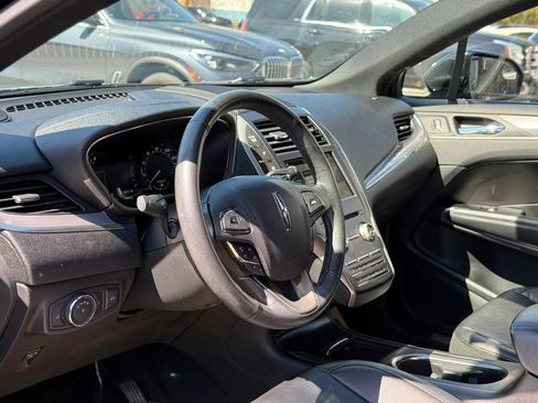 Used 2017 Lincoln MKC Premiere image 11