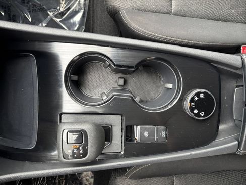 Used 2025 Nissan Rogue SV AWD/4WD image 43