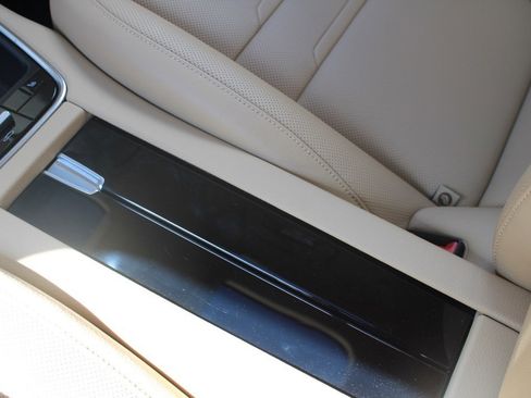 Used 2023 Porsche Panamera 4 image 32