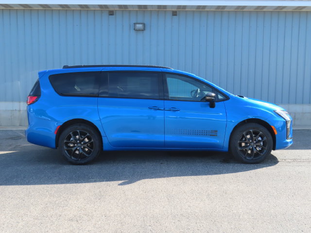 New 2027 Chrysler Pacifica Select AWD/4WD image 2