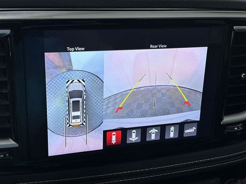 Used 2021 Chrysler Pacifica Touring-L w/ Uconnect Theater Family Group FWD image 15