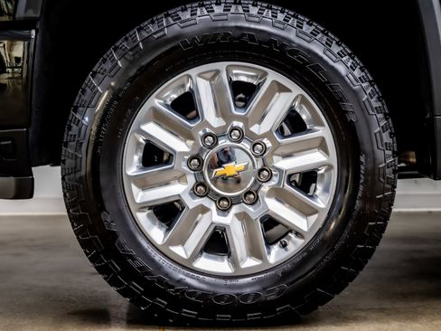 Used 2025 Chevrolet Silverado 2500 High Country w/ High Country Premium Package image 38