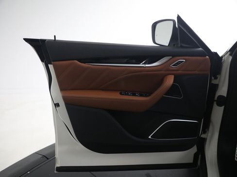 Certified 2022 Maserati Levante Modena image 26