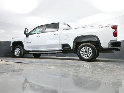 Used 2025 Chevrolet Silverado 2500 LT w/ Convenience Package image 36