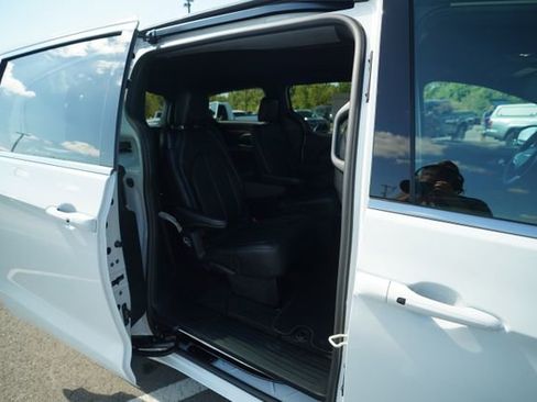 New 2026 Chrysler Voyager LX image 20