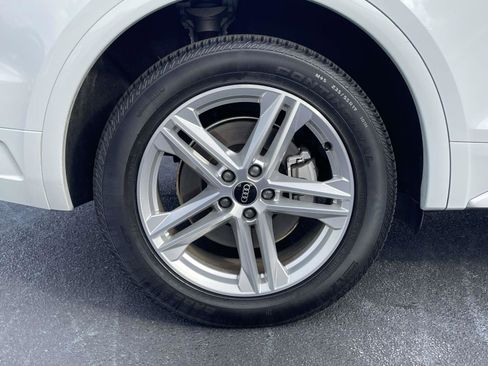 Certified 2025 Audi Q5 e Premium Plus w/ Premium Plus Package AWD/4WD image 9