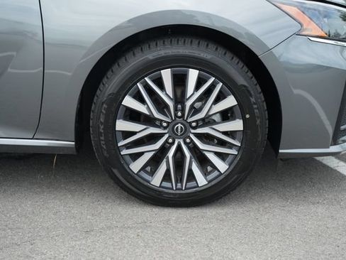 Used 2025 Nissan Altima 2.5 SV FWD image 45