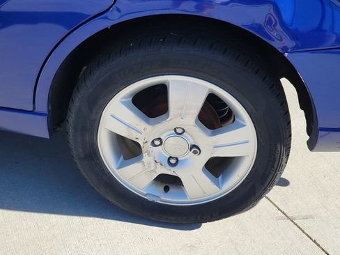 Used 2005 Ford Focus ZX4 Sedan FWD image 14