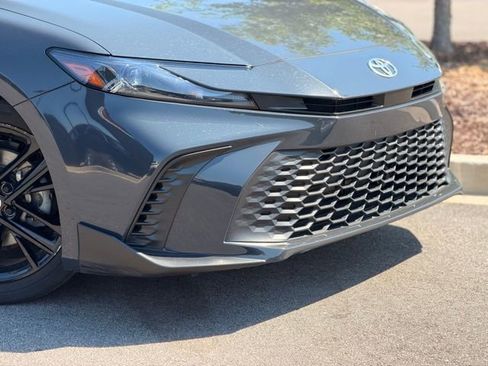 Used 2025 Toyota Camry SE FWD image 3