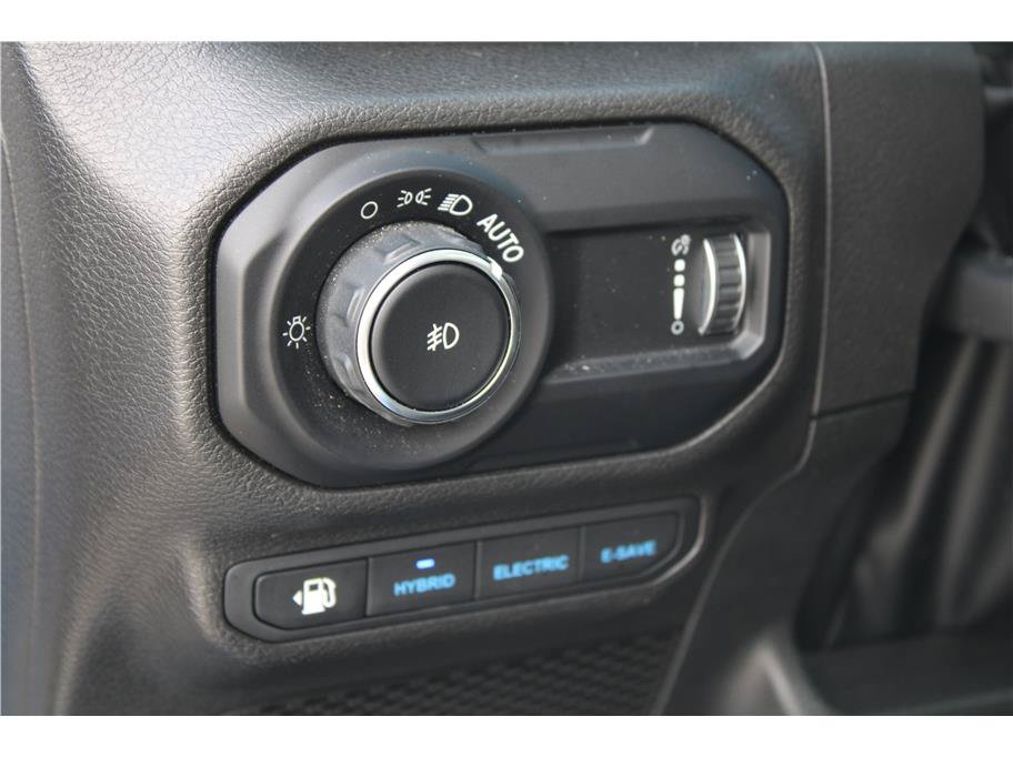 Used 2023 Jeep Wrangler Unlimited Sahara w/ Cold Weather Group AWD/4WD image 13