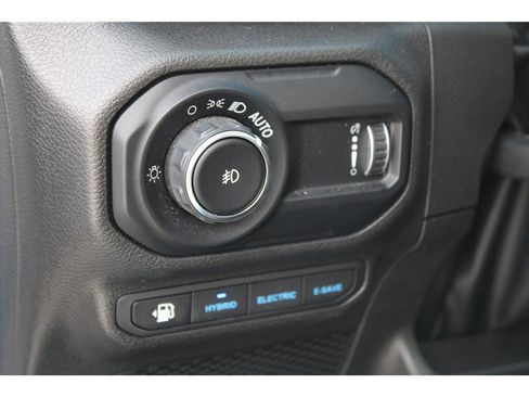 Used 2023 Jeep Wrangler Unlimited Sahara w/ Cold Weather Group AWD/4WD image 13