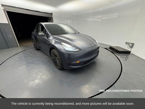 Used 2023 Tesla Model Y Long Range image 8