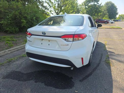 Used 2021 Toyota Corolla LE FWD image 3