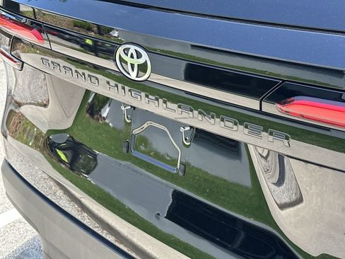 Used 2024 Toyota Grand Highlander FWD image 15