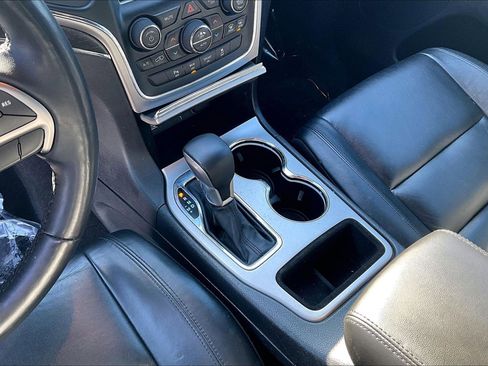 Used 2018 Jeep Grand Cherokee Limited image 18