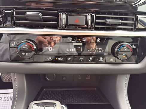 Used 2025 Nissan Pathfinder SL AWD/4WD image 14