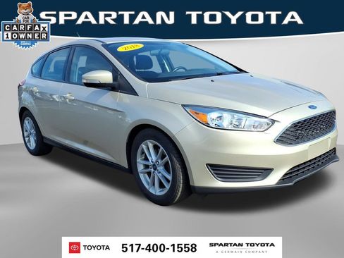 Used 2018 Ford Focus SE w/ Cold Weather Package FWD image 5