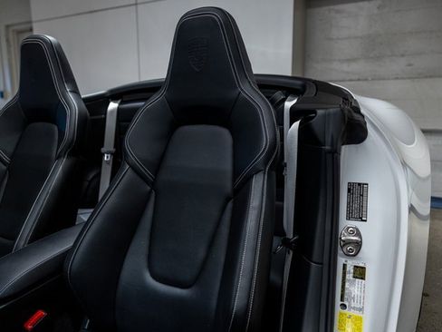 Used 2025 Porsche 911 Carrera image 5