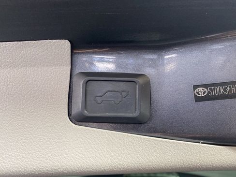 Used 2010 Toyota Highlander Limited image 31