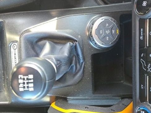 Used 2023 Ford Bronco Badlands image 12