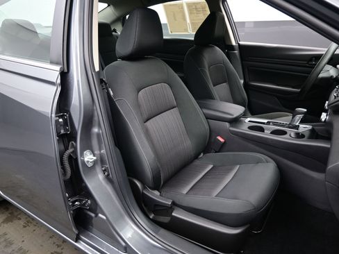 Used 2025 Nissan Altima 2.5 S image 13