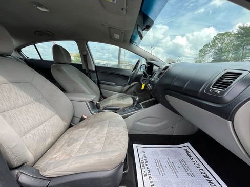 Used 2015 Kia Forte LX FWD image 17