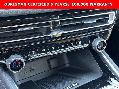 Certified 2025 Chevrolet Traverse LT image 24