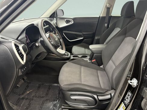 Used 2023 Kia Soul LX w/ Option Group 015 FWD image 10