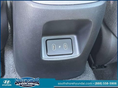 Certified 2025 Hyundai Elantra Limited FWD image 13
