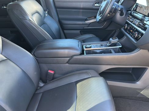 Used 2023 Nissan Pathfinder SL image 24