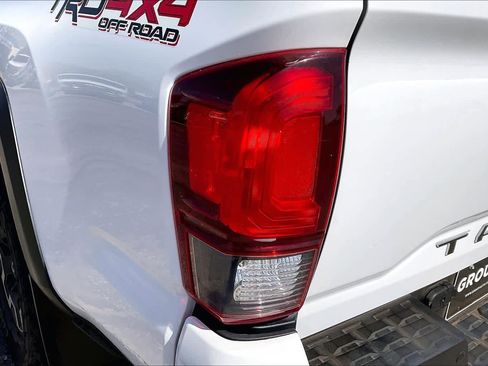 Used 2019 Toyota Tacoma TRD Off-Road image 28