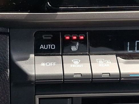 Used 2025 Toyota Camry SE w/ Convenience Package image 25