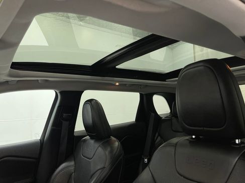 Used 2021 Jeep Cherokee Limited image 11