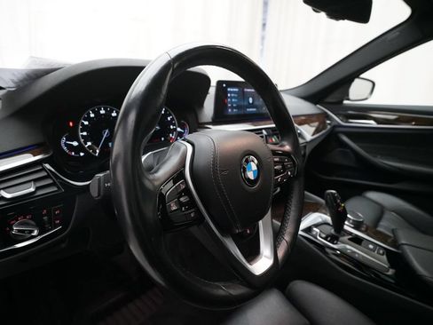 Used 2017 BMW 530i xDrive AWD/4WD image 8