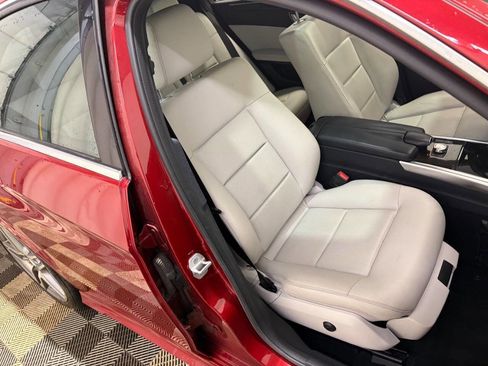 Used 2014 Mercedes-Benz E 350 4MATIC Sedan image 32