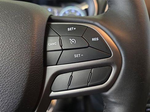 Used 2019 Jeep Cherokee Latitude Plus w/ Cold Weather Group image 20