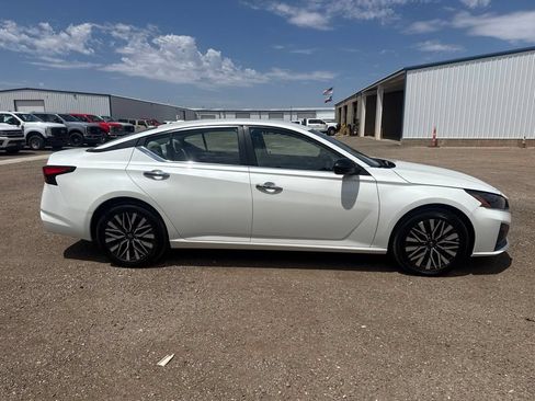 Used 2025 Nissan Altima 2.5 SV FWD image 7