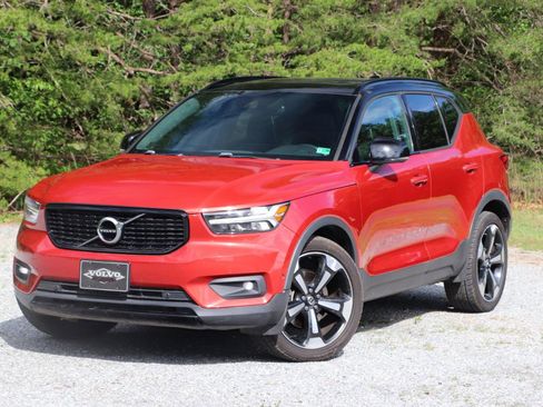 Used 2019 Volvo XC40 T4 R-Design FWD image 39