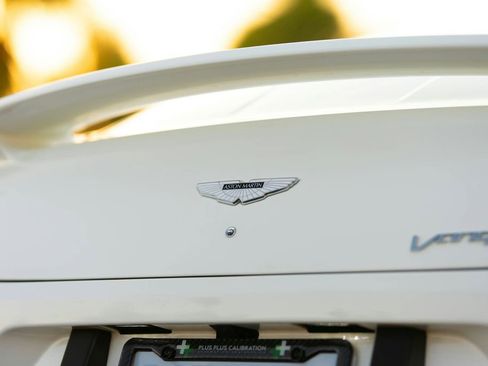 Used 2015 Aston Martin Vanquish Coupe image 12