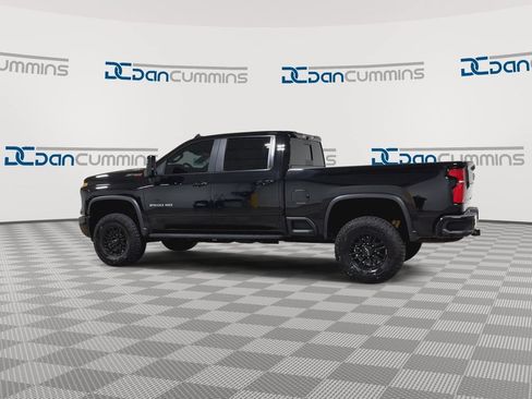 Used 2025 Chevrolet Silverado 2500 ZR2 w/ Technology Package AWD/4WD image 7