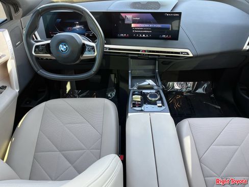 Used 2025 BMW iX xDrive50 w/ Sport Package AWD/4WD image 15